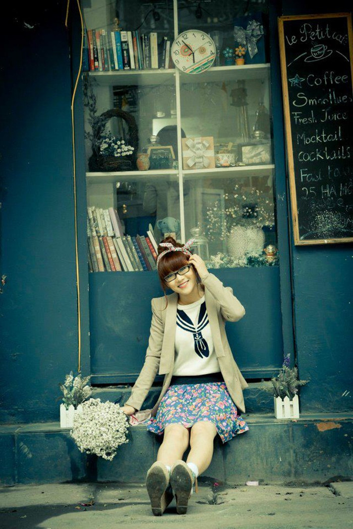 Cô bé dù bận với lịch học và lịch chụp ảnh nhưng rất năng nổ trong những chương trình từ thiện và ủng hộ của trường, lớp... Cô bé dù bận với lịch học và lịch chụp ảnh nhưng rất năng nổ trong những chương trình từ thiện và ủng hộ của trường, lớp...