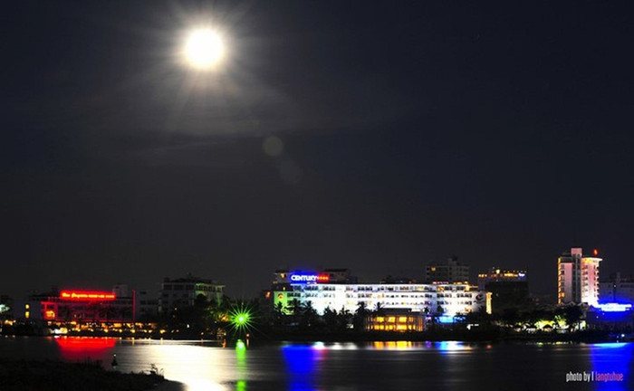 Huế rất riêng...yên bình như một cô nàng e ấp Huế rất riêng...yên bình như một cô nàng e ấp