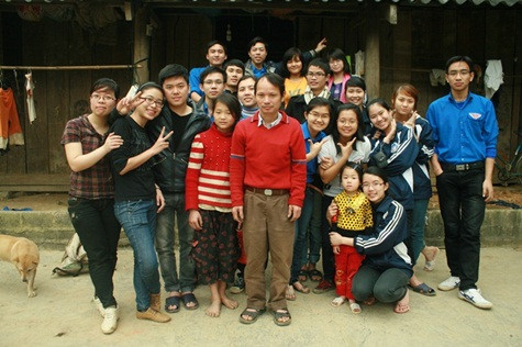 Một chuyến đi thật ý nghĩa, tình yêu thương là cầu nối các nhà quản lý tương lai và bà con Cây Thị. Một chuyến đi thật ý nghĩa, tình yêu thương là cầu nối các nhà quản lý tương lai và bà con Cây Thị.