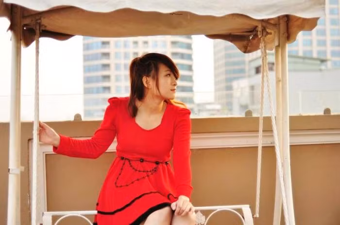 Thuộc tuýp người mạnh mẽ, Linh quan niệm: “Nếu có thể nghĩ rằng mọi nỗi đau rồi cũng qua đi thì có nỗi đau nào mà không chịu được”. Thuộc tuýp người mạnh mẽ, Linh quan niệm: “Nếu có thể nghĩ rằng mọi nỗi đau rồi cũng qua đi thì có nỗi đau nào mà không chịu được”.