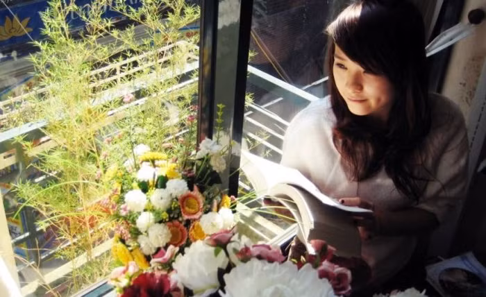 Linh mong muốn sau này sẽ mở một shop riêng bán tất cả những gì liên quan đến hoa tuyết. Linh mong muốn sau này sẽ mở một shop riêng bán tất cả những gì liên quan đến hoa tuyết.