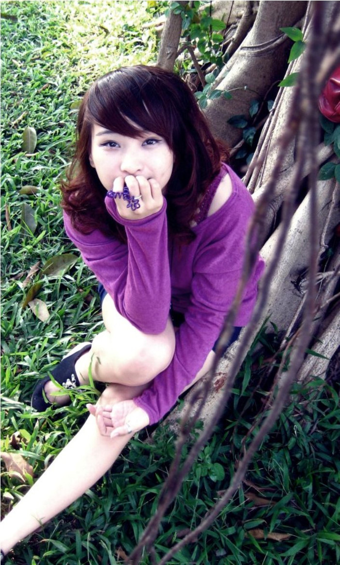 Hoàng Linh sinh năm 1991, là sinh viên năm thứ 3, khoa quản trị kinh doanh du lịch khách sạn, Viện Đại học Mở Hà Nội.