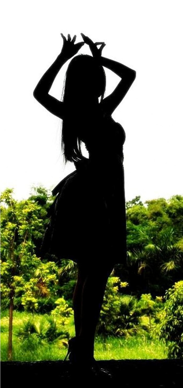 Hồng Ngọc là cô gái có tâm hồn lãng mạn, sâu sắc. Hồng Ngọc là cô gái có tâm hồn lãng mạn, sâu sắc.