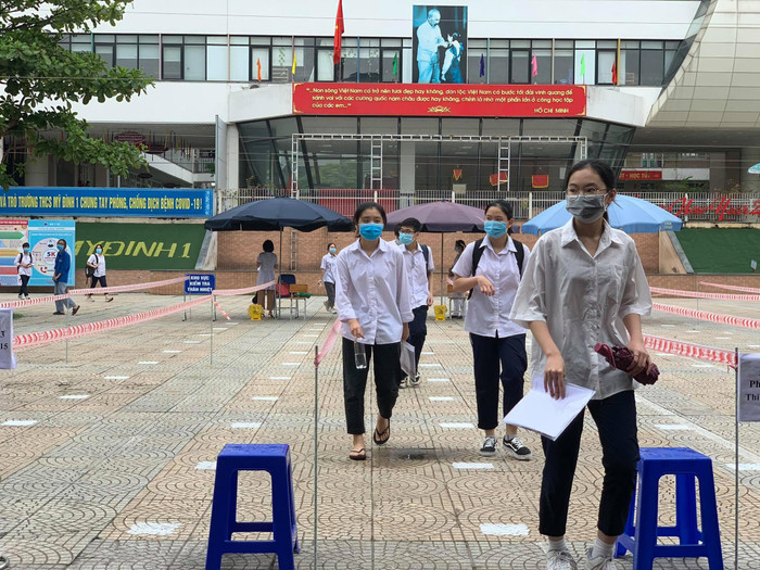 Gộp 2 môn thi vào cùng một buổi thi giúp chúng em giảm bớt áp lực (ảnh: Thùy Linh)