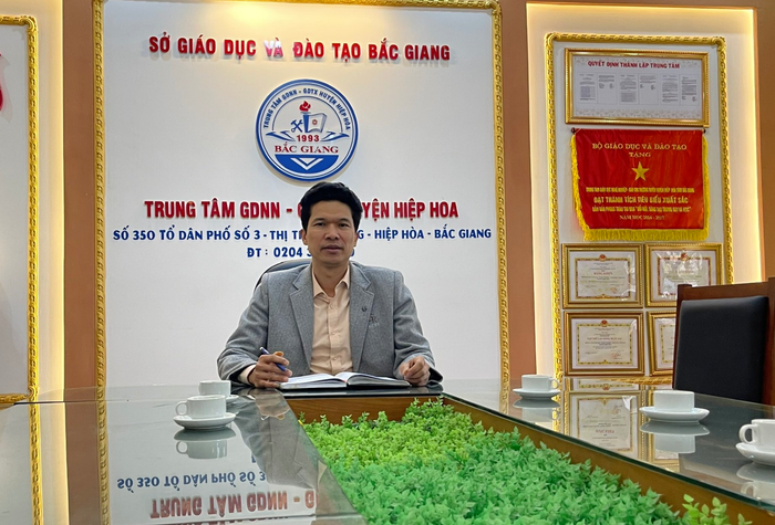 Thầy Nguyễn Văn Công - Giám đốc Trung tâm Giáo dục nghề nghiệp - Giáo dục thường xuyên huyện Hiệp Hòa. Ảnh: Trung Dũng Thầy Nguyễn Văn Công - Giám đốc Trung tâm Giáo dục nghề nghiệp - Giáo dục thường xuyên huyện Hiệp Hòa. Ảnh: Trung Dũng