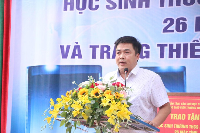 Thầy Nguyễn Hữu Thịnh - Trưởng phòng Giáo dục và Đào tạo huyện Khoái Châu. Ảnh: Báo Giáo dục và Thời đại Thầy Nguyễn Hữu Thịnh - Trưởng phòng Giáo dục và Đào tạo huyện Khoái Châu. Ảnh: Báo Giáo dục và Thời đại