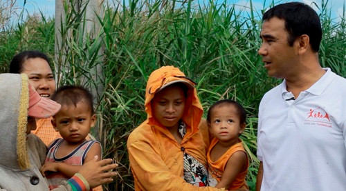 Được đồng hành cùng người nghèo, được họ yêu mến đối với Quyền Linh là hạnh phúc lớn lao nhất. Được đồng hành cùng người nghèo, được họ yêu mến đối với Quyền Linh là hạnh phúc lớn lao nhất.