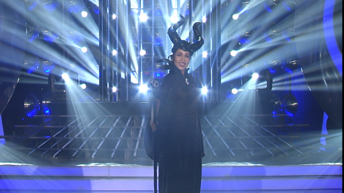 Nếu như trước đây hình ảnh bà tiên trong chiếc áo đen luôn được biết đến với tâm tính hung dữ, độc ác thì với bộ phim cùng tên, cô tiên này được kể lại là một người tốt với một số phận thật đáng thương. Giọng hát cao vút mang âm hưởng opera với bài hát Once upon a dream.