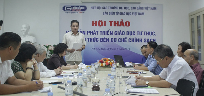 Hội thảo về chủ đề “Rào cản phát triển giáo dục tư thục, từ nhận thức đến cơ chế chính sách" ngõ hầu làm rõ những kỳ thị còn rơi rớt từ nhận thức, chính sách, cơ chế và thực tiễn triển khai, để góp ý cho các cơ quan quản lý và hoạch định chính sách giáo dục (ảnh Vũ Ninh). Hội thảo về chủ đề “Rào cản phát triển giáo dục tư thục, từ nhận thức đến cơ chế chính sách" ngõ hầu làm rõ những kỳ thị còn rơi rớt từ nhận thức, chính sách, cơ chế và thực tiễn triển khai, để góp ý cho các cơ quan quản lý và hoạch định chính sách giáo dục (ảnh Vũ Ninh).