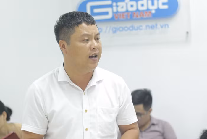 Tiến sĩ Đặng Minh Chưởng - Chủ tịch Hội đồng Quản trị Công ty Cổ phần Đầu tư Xây dựng và Giáo dục Minh Sang chia sẻ câu chuyện thực hiện đầu tư dự án trường mầm non Tuổi thơ Thanh Chương, Nghệ An - nơi có vụ việc cô giáo quỳ để giữ trường tại Hội thảo (ảnh Vũ Ninh). Tiến sĩ Đặng Minh Chưởng - Chủ tịch Hội đồng Quản trị Công ty Cổ phần Đầu tư Xây dựng và Giáo dục Minh Sang chia sẻ câu chuyện thực hiện đầu tư dự án trường mầm non Tuổi thơ Thanh Chương, Nghệ An - nơi có vụ việc cô giáo quỳ để giữ trường tại Hội thảo (ảnh Vũ Ninh).