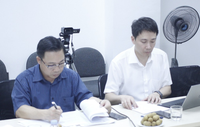 Đại biểu quốc hội Lưu Bình Nhưỡng (bên phải) và Cục trưởng Cục Hợp tác quốc tế - Bộ Giáo dục và Đào tạo - ông Phạm Quang Hưng (ảnh Trinh Phúc). Đại biểu quốc hội Lưu Bình Nhưỡng (bên phải) và Cục trưởng Cục Hợp tác quốc tế - Bộ Giáo dục và Đào tạo - ông Phạm Quang Hưng (ảnh Trinh Phúc).
