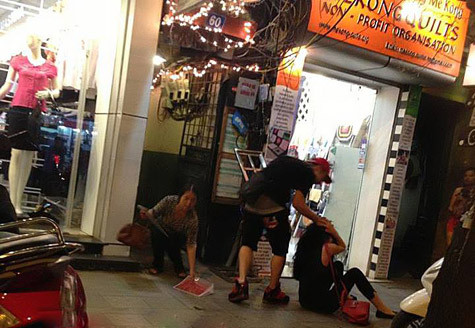 Hình ảnh xô xát giữa Andrea và Yanbi tối 11/9 Hình ảnh xô xát giữa Andrea và Yanbi tối 11/9