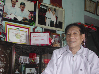 Cựu Đại tá an ninh Đinh Đình Phú (Ảnh: báo Người cao tuổi) Cựu Đại tá an ninh Đinh Đình Phú (Ảnh: báo Người cao tuổi)