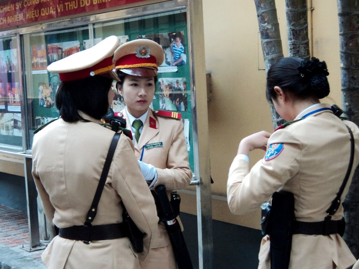 Chỉnh lại trang phục cá nhân