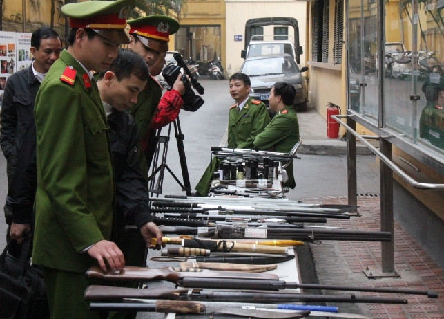 Tang vật do các tổ 141 thu giữ được (Ảnh: Minh Trí)