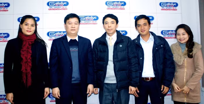 Ban Giám khảo cùng một số thành viên Ban Tổ chức cuộc thi "Vị ngon bốn phương"