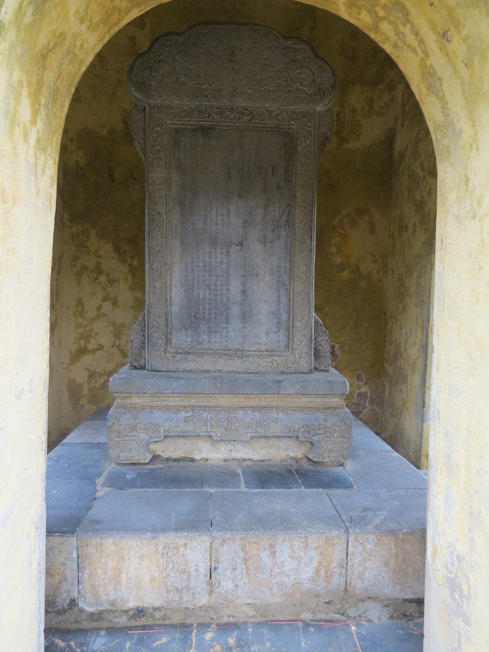 Cận cảnh một tấm bia Tiến sĩ trong Văn Thánh Miếu. Ảnh: AN