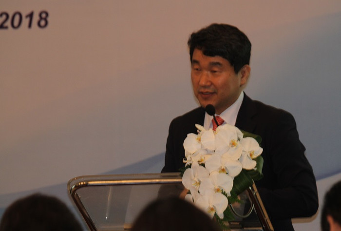 Giáo sư Ju-Ho Lee - nguyên Bộ trưởng Giáo dục Khoa học và Công nghệ Hàn Quốc cho rằng, cần chú trọng đến học tập suốt đời và để làm được điều đó thì tạo hứng thú cho học sinh thay vì bắt các em học thuộc lòng là cần thiết.(Ảnh: Thùy Linh) Giáo sư Ju-Ho Lee - nguyên Bộ trưởng Giáo dục Khoa học và Công nghệ Hàn Quốc cho rằng, cần chú trọng đến học tập suốt đời và để làm được điều đó thì tạo hứng thú cho học sinh thay vì bắt các em học thuộc lòng là cần thiết.(Ảnh: Thùy Linh)