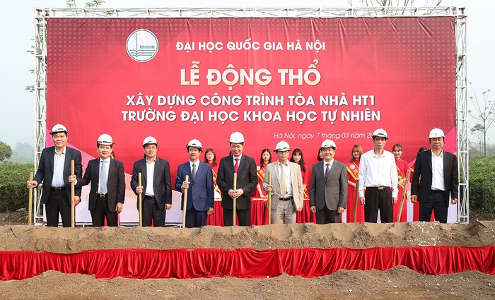 Lễ khởi công tòa nhà đầu tiên của một trường thành viên của Đại học Quốc gia Hà Nội diễn ra ngày 7/3/2018 (Ảnh: Đại học Quốc gia Hà Nội) Lễ khởi công tòa nhà đầu tiên của một trường thành viên của Đại học Quốc gia Hà Nội diễn ra ngày 7/3/2018 (Ảnh: Đại học Quốc gia Hà Nội)
