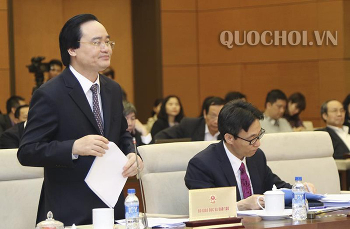 Bộ trưởng Bộ Giáo dục và Đào tạo Phùng Xuân Nhạ trình bày Tờ trình về dự thảo luật sửa đổi, bổ sung một số điều của luật Giáo dục đại học trước Ủy ban Thường vụ Quốc hội ngày 13/3 (Ảnh: quochoi.vn) Bộ trưởng Bộ Giáo dục và Đào tạo Phùng Xuân Nhạ trình bày Tờ trình về dự thảo luật sửa đổi, bổ sung một số điều của luật Giáo dục đại học trước Ủy ban Thường vụ Quốc hội ngày 13/3 (Ảnh: quochoi.vn)