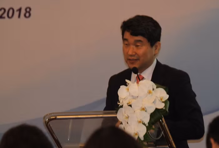 Giáo sư Ju-Ho Lee - nguyên Bộ trưởng Giáo dục Khoa học và Công nghệ Hàn Quốc cho rằng, cần chú trọng đến học tập suốt đời và để làm được điều đó thì tạo hứng thú cho học sinh thay vì bắt các em học thuộc lòng là cần thiết.(Ảnh: Thùy Linh)