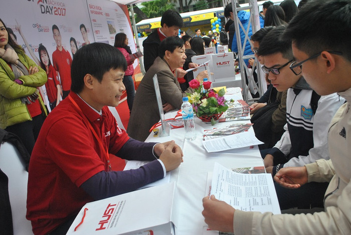 Năm 2018, nhiều ngành học cam kết đảm bảo đầu ra cho sinh viên nếu thí sinh đăng ký theo chuyên ngành đã được đặt hàng. (Ảnh minh họa: Thùy Linh) Năm 2018, nhiều ngành học cam kết đảm bảo đầu ra cho sinh viên nếu thí sinh đăng ký theo chuyên ngành đã được đặt hàng. (Ảnh minh họa: Thùy Linh)