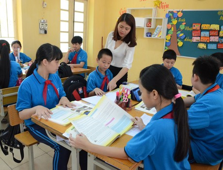 Trong nhiều năm qua, trường ngoài công lập dù tự chủ nhưng vẫn phải thực hiện rất nhiều các quy định chung như với các trường công lập. (Ảnh minh họa: Báo Lao động) Trong nhiều năm qua, trường ngoài công lập dù tự chủ nhưng vẫn phải thực hiện rất nhiều các quy định chung như với các trường công lập. (Ảnh minh họa: Báo Lao động)