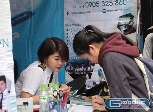 Vụ trưởng Vụ giáo dục đại học khẳng định: “Khi thấy những tổ hợp quá bất thường, chúng tôi sẽ trao đổi, yêu cầu nhà trường giải trình”. (Ảnh minh họa: Thùy Linh) Vụ trưởng Vụ giáo dục đại học khẳng định: “Khi thấy những tổ hợp quá bất thường, chúng tôi sẽ trao đổi, yêu cầu nhà trường giải trình”. (Ảnh minh họa: Thùy Linh)