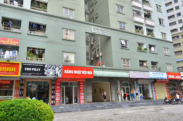 Theo một người dân sống tại Tòa nhà CT3 - Khu đô thị Xa La dù rất muốn chuyển nhưng đành chịu vì không có tiền. Theo một người dân sống tại Tòa nhà CT3 - Khu đô thị Xa La dù rất muốn chuyển nhưng đành chịu vì không có tiền.