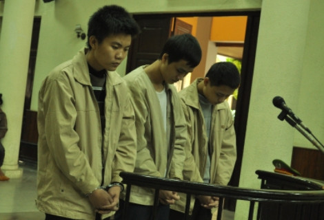 Các bị cáo trước vành móng ngựa Các bị cáo trước vành móng ngựa