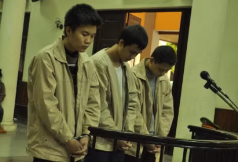 Các bị cáo trước vành móng ngựa