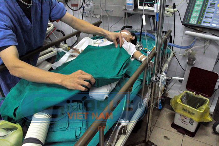 ... và được các bác sỹ chăm sóc, theo dõi cẩn thận.