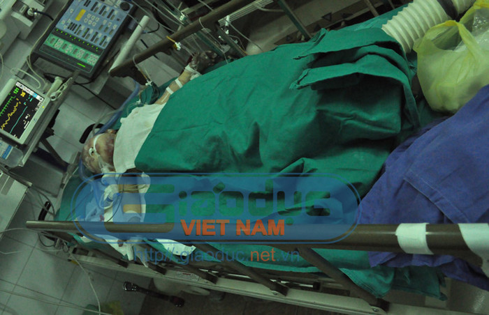 Chân trái của cháu đã bị mất, còn chân phải bị thương nặng