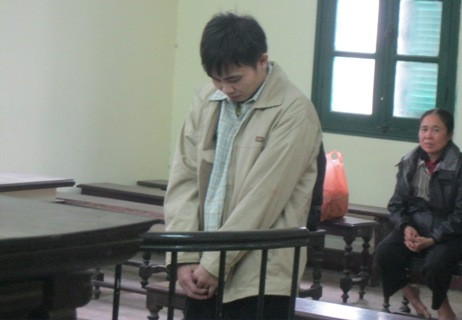 Bị cáo Đỗ Ngọc Hưng trước vành móng ngựa Bị cáo Đỗ Ngọc Hưng trước vành móng ngựa