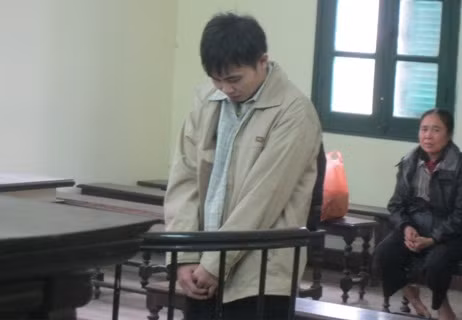 Bị cáo Đỗ Ngọc Hưng trước vành móng ngựa