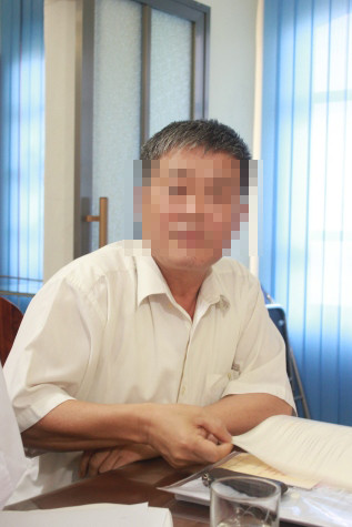 Ông Cường (phải) khi trao đổi với phóng viên chỉ khẳng định sự việc đã qua và đã được giải quyết ổn thỏa. Ông Cường (phải) khi trao đổi với phóng viên chỉ khẳng định sự việc đã qua và đã được giải quyết ổn thỏa.