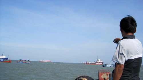 2 tàu đâm nhau, hàng chục container chìm trên biển ảnh 2 2 tàu đâm nhau, hàng chục container chìm trên biển, Tin tức trong ngày, tau cho container chim, tau chim, cuu ho, tau truong hai star, va cham tren bien, bao, tin tuc, tin hot, tin hay