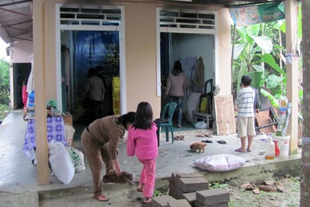 Căn nhà có đôi vợ chồng chết cháy tràn ngập nỗi đau, mất mát.