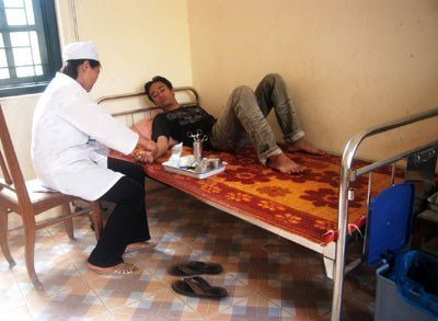 Tuyến cơ sở đang thiếu bác sỹ trầm trọng (Ảnh: N.A) Tuyến cơ sở đang thiếu bác sỹ trầm trọng (Ảnh: N.A)