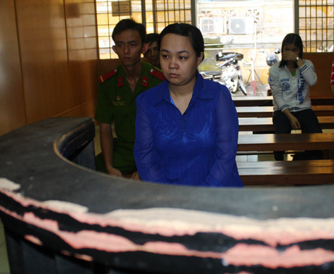 Bị cáo Duyên tại tòa Bị cáo Duyên tại tòa