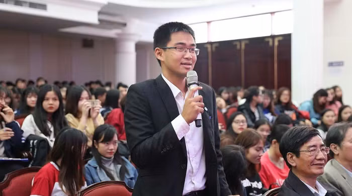 Nhiều sinh viên quan tâm tới các vấn đề như tư pháp sẽ thích ứng thế nào với cách mạng công nghiệp 4.0 (Ảnh: VNU)