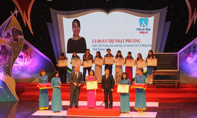 Giờ học trên lớp của cô Phương và trò (Ảnh: Nguồn từ chương trình Chia sẻ cùng thầy cô 2018) Giờ học trên lớp của cô Phương và trò (Ảnh: Nguồn từ chương trình Chia sẻ cùng thầy cô 2018)