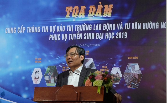 Ông Phạm Như Nghệ, Vụ phó Giáo dục Đại học (Bộ Giáo dục và Đào tạo) thông tin một số điểm dự kiến điều chỉnh trong kỳ thi trung học phổ thông quốc gia năm 2019. (Ảnh: Nguyễn Trang)