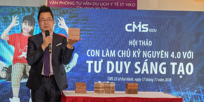 Theo ông Lee Chung Koog: "Tư duy sáng tạo là vũ khí duy nhất giúp con người làm chủ kỉ nguyên mới” (Ảnh: Ban tổ chức) Theo ông Lee Chung Koog: "Tư duy sáng tạo là vũ khí duy nhất giúp con người làm chủ kỉ nguyên mới” (Ảnh: Ban tổ chức)