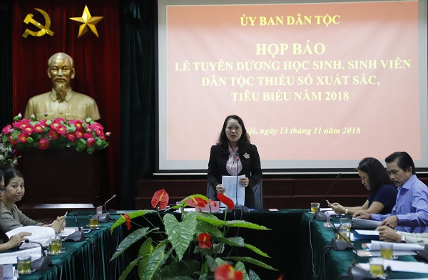 Họp báo công bố lễ tuyên dương học sinh dân tộc thiểu số xuất sắc, tiêu biểu (Ảnh: Linh Hương) Họp báo công bố lễ tuyên dương học sinh dân tộc thiểu số xuất sắc, tiêu biểu (Ảnh: Linh Hương)