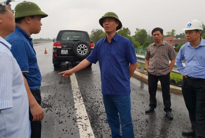 Đoàn kiểm tra của Bộ Giao thông vận tải kiểm tra thực tế tuyến cao tốc Đà Nẵng - Quảng Ngãi. Ảnh: TT