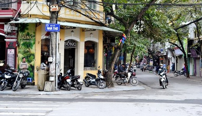 Theo tờ trình UBND TP.Hà Nội khu vực phố Nhà Thờ giá đất cao nhất chỉ là 162 triệu/m2 nhưng thực tế giao dịch thị trường giá cao hơn nhiều (ảnh theo Ione) Theo tờ trình UBND TP.Hà Nội khu vực phố Nhà Thờ giá đất cao nhất chỉ là 162 triệu/m2 nhưng thực tế giao dịch thị trường giá cao hơn nhiều (ảnh theo Ione)