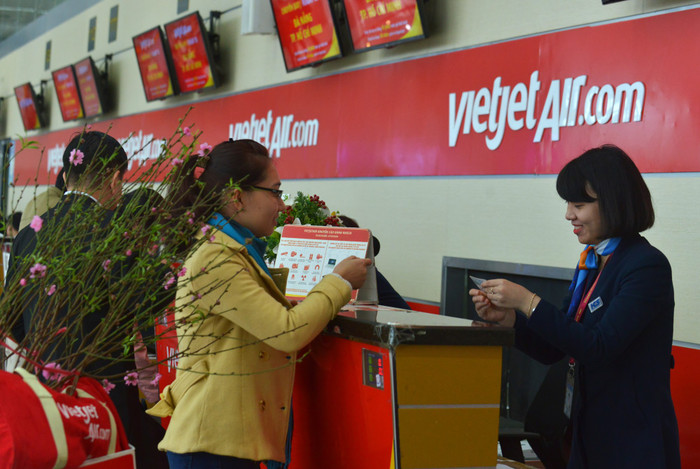Vietjet vận chuyển mai, đào dịp Tết Đinh Dậu 2017 - ảnh Vietjet. Vietjet vận chuyển mai, đào dịp Tết Đinh Dậu 2017 - ảnh Vietjet.