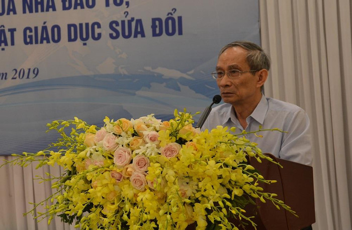 Thầy Khang cho rằng: "Một con người nếu như chặt hai chân, hai tay đi tức là tước quyền sở hữu, quyền điều hành nhà trường thì các trường đã hình thành thì làm sao tồn tại được nữa”. Thầy Khang cho rằng: "Một con người nếu như chặt hai chân, hai tay đi tức là tước quyền sở hữu, quyền điều hành nhà trường thì các trường đã hình thành thì làm sao tồn tại được nữa”.