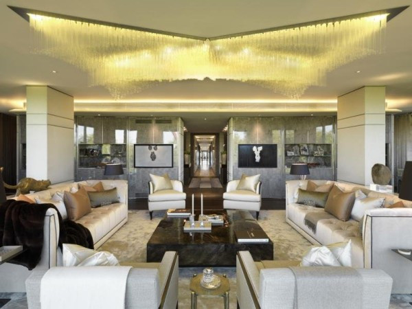 Mặc dù ở London có nhiều khu chung cư khác được xây dựng để cạnh tranh với nó nhưng One Hyde Park vẫn là tâm điểm trên các website bất động sản. Ra mắt lần đầu tiên vào năm 2007, khu chung cư này đã khẳng định tên tuổi với một mức giá kỷ lục, 7.432 USD cho mỗi foot vuông. Mặc dù ở London có nhiều khu chung cư khác được xây dựng để cạnh tranh với nó nhưng One Hyde Park vẫn là tâm điểm trên các website bất động sản. Ra mắt lần đầu tiên vào năm 2007, khu chung cư này đã khẳng định tên tuổi với một mức giá kỷ lục, 7.432 USD cho mỗi foot vuông.